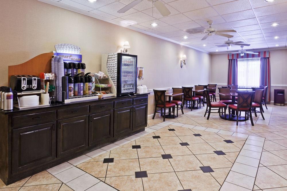 Holiday Inn Express Hotel & Suites Manchester Conference Center By Ihg Εξωτερικό φωτογραφία